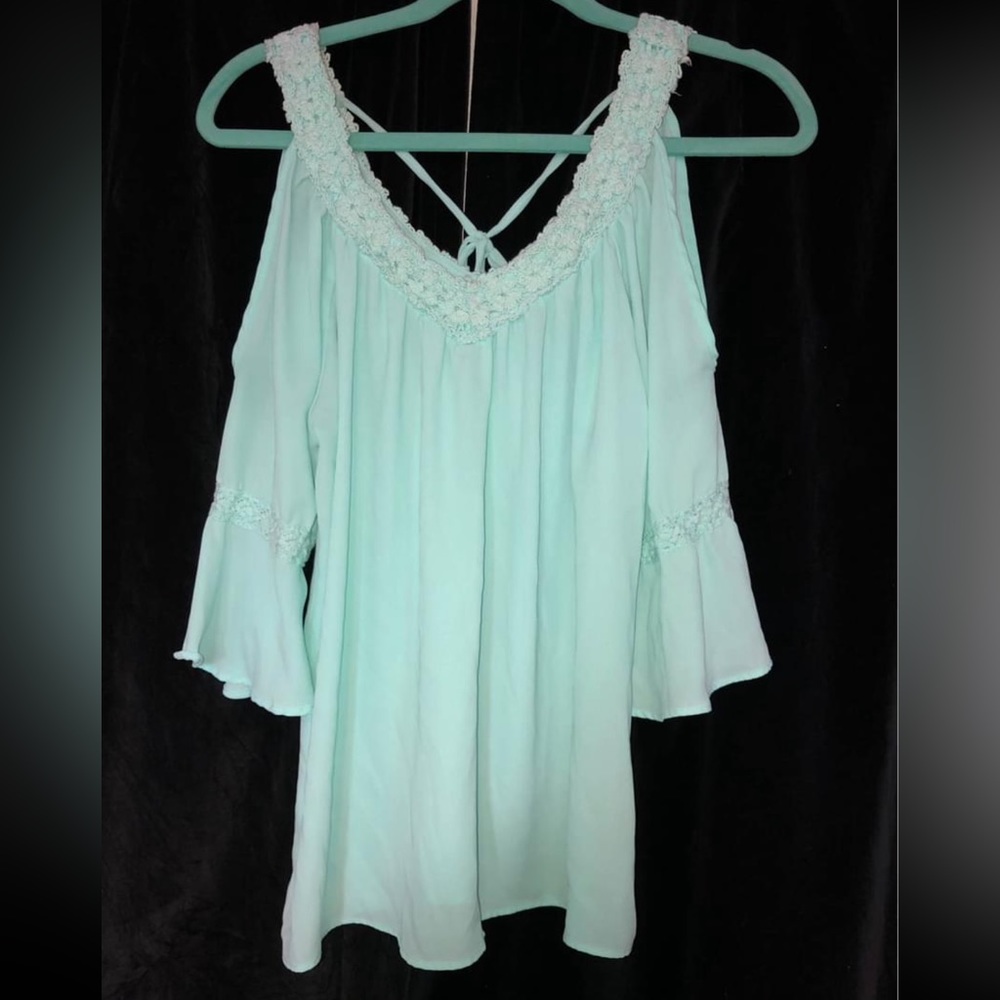 Women’s Charming Charlie teal cold shoulder top SIZE SMALL